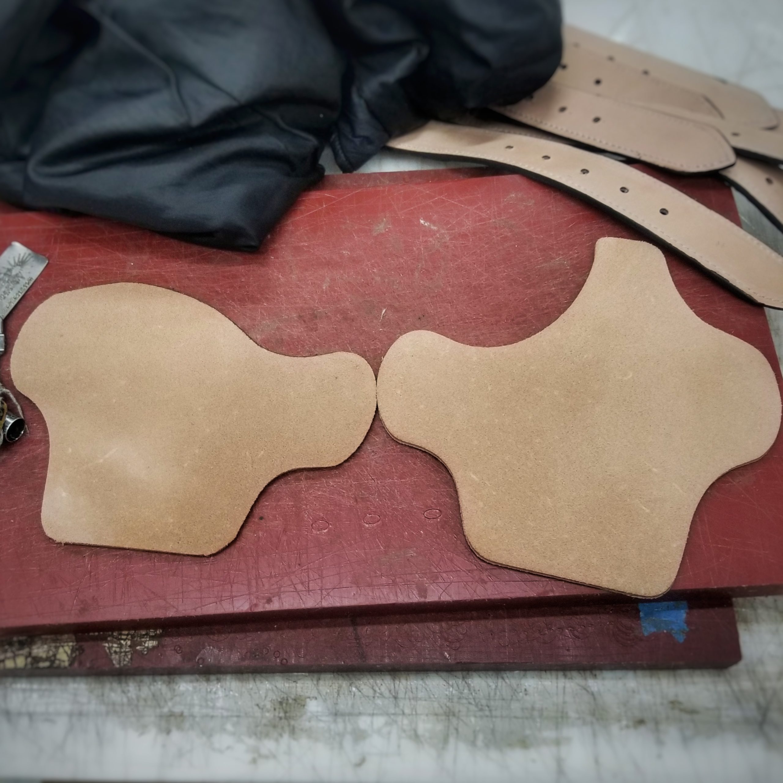 StrongSide Holster Kit (clicked shape) – EDC Leather